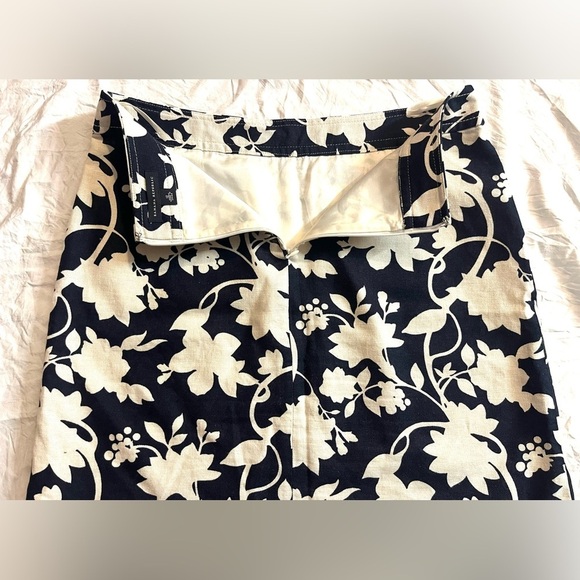 Banana Republic Floral Dark Blue and White Women's Skirt Size 12 - Picture 10 of 10